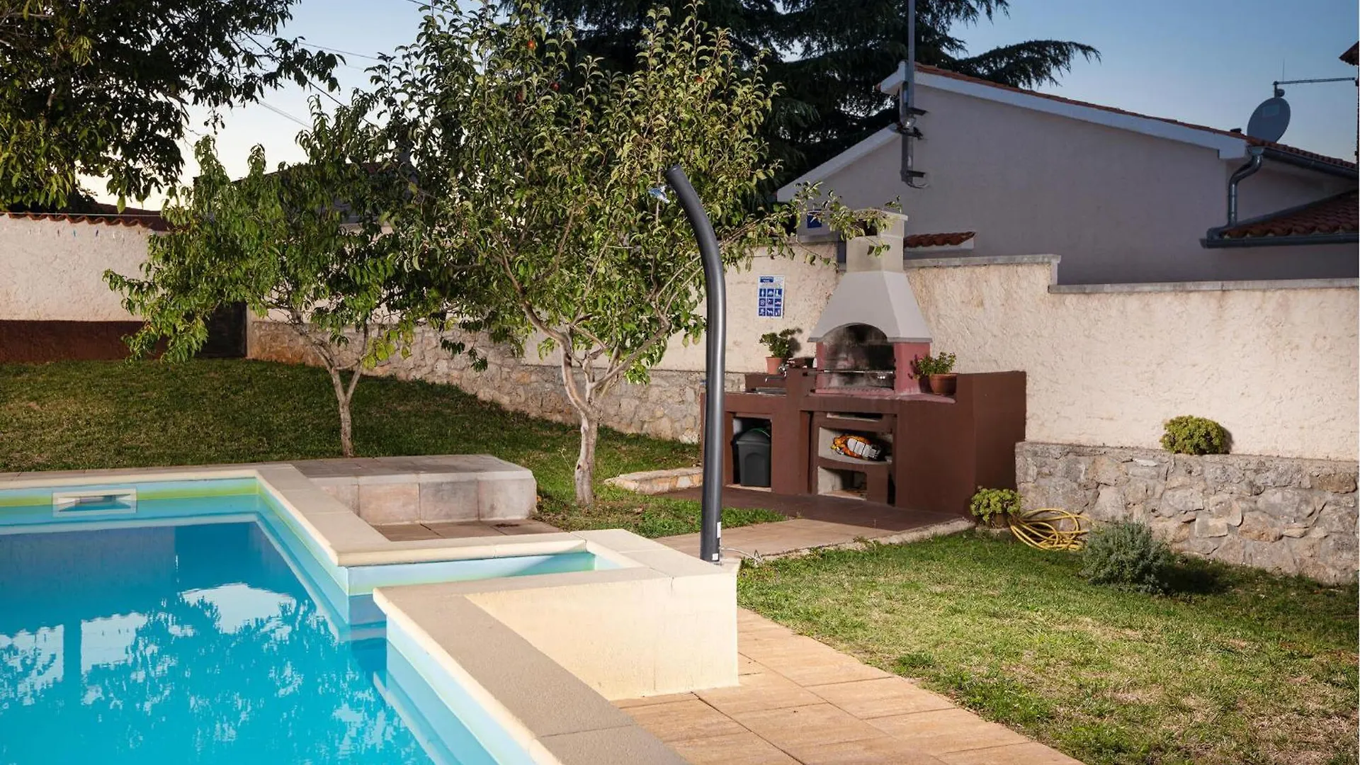 Cozy Home In Marcana With Kitchen Divšići 0*,
